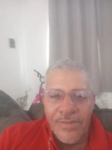 Sou encarregado de obra trabalho tomei como um pedreiro de acabamento