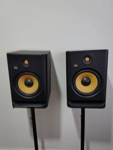 Par monitores KRK Rokit 8 G4 Bivolt