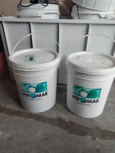 Vendo 2 baldes sal veromar coral 10kg total 20 kg