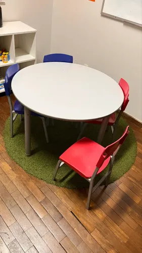 Kit mesa redonda com 4 cadeiras infantil 