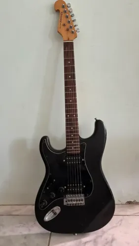 Guitarra Giannini Preta