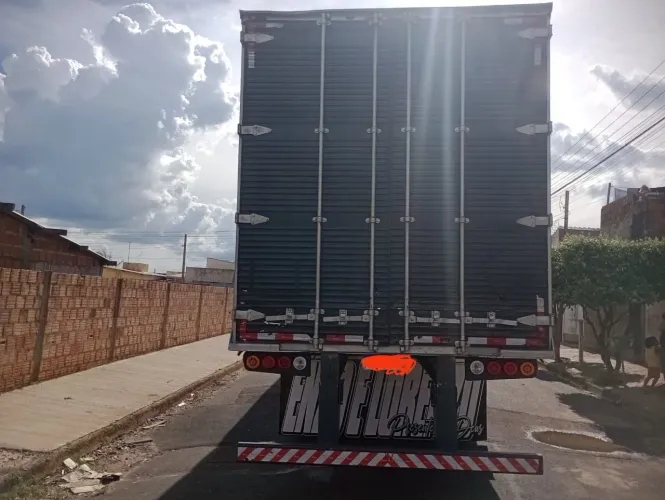 Carreta Baú seco LS
