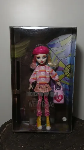 Monter High - Enid Sinclair da série Wandinha