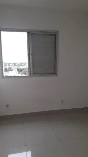 Apartamento de 01 dormitorio com armários, andar alto - Centro/Bosque - Campinas/SP.