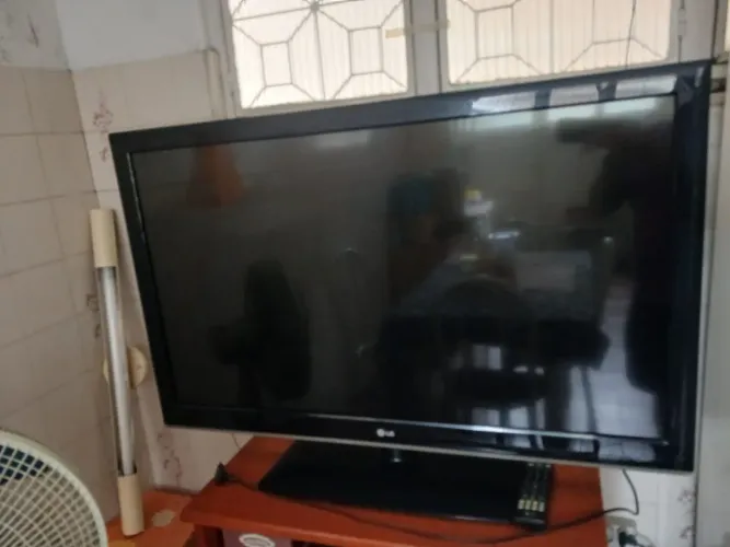 Televisão LG 32 polegadas (FUNCIONANDO PERFEITAMENTE)