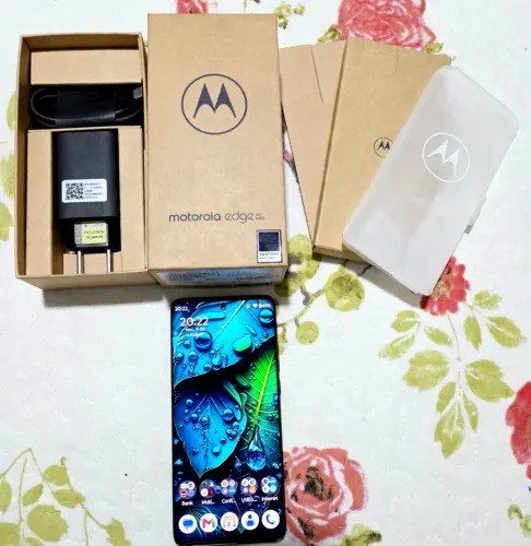 Motorola Edge 40 Neo completo na caixa