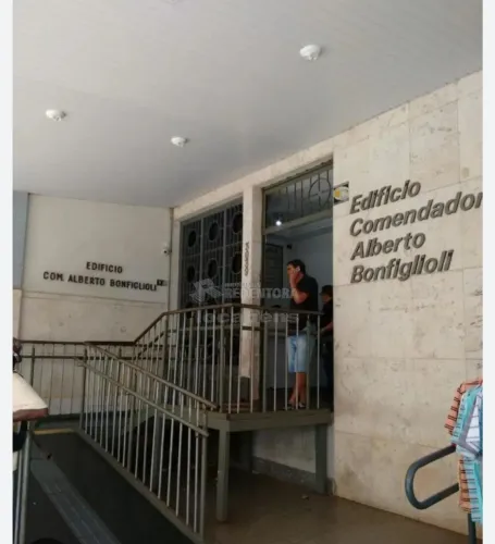VENDE-SE OU ALUGA