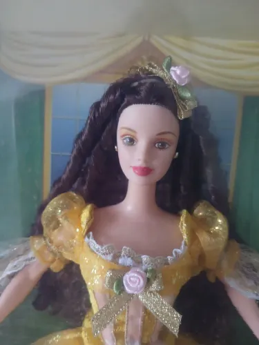 Boneca Barbie Belle da Bela e a Fera Lacrada