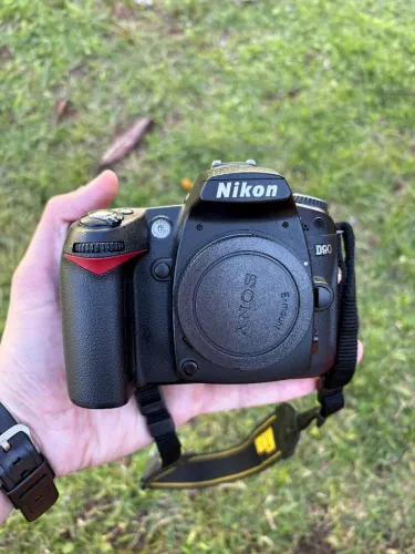 Vendo Câmera Nikon D90 Com Duas Baterias e Carregador
