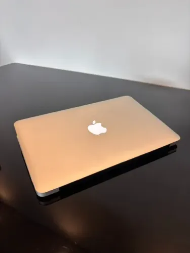 MacBook Air modelo A1465 Ultracompacto 1,1Kg Tela 11,6pol Capacidade 356GB e RAM 4GB muito