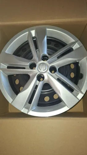 Roda aro 16 com calotas Nissan
