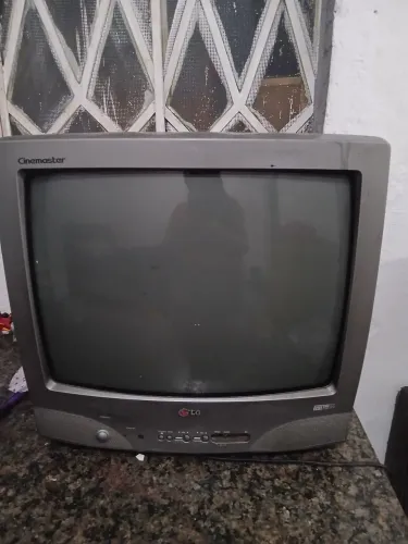 Vende-se Televisão Tubo+Conversor+Cabo