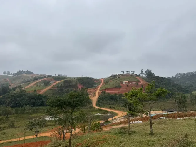 Imóvel para venda tem 600 metros quadrados em Centro - Igaratá - SP