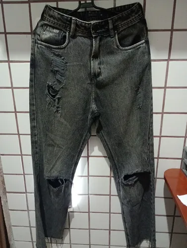 Calça jeans lavagem preta destróier 