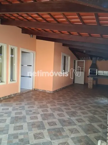 Excelente casa no bairro São Pedro/ Abaeté!