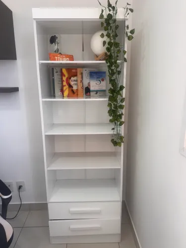 Estante para livros com 2 gavetas