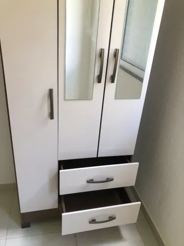 ARMÁRIO PARA QUARTO SEMINOVO