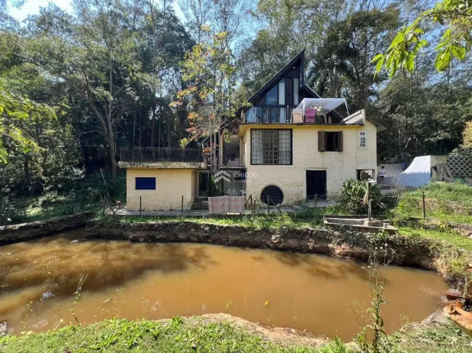 Casa com 3 quartos, Invernada - Embu das Artes
