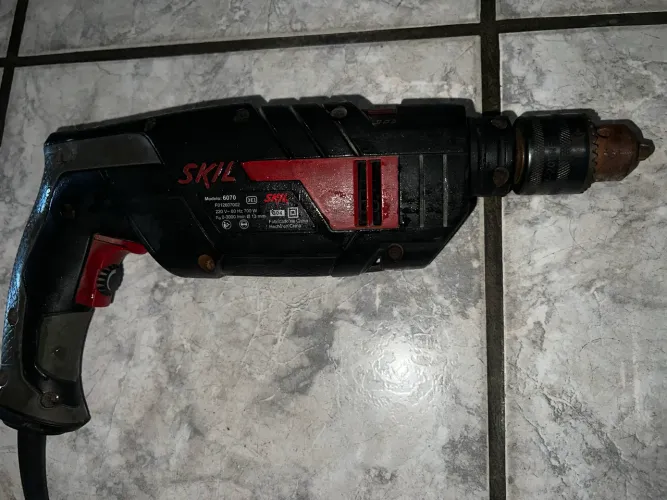 Vendo furadeira skil 700w