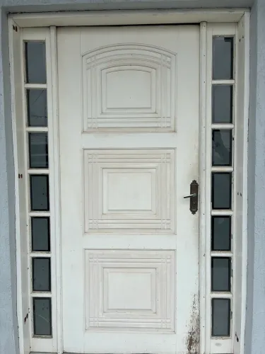 PORTA E JANELA DE MADEIRA CEDRO
