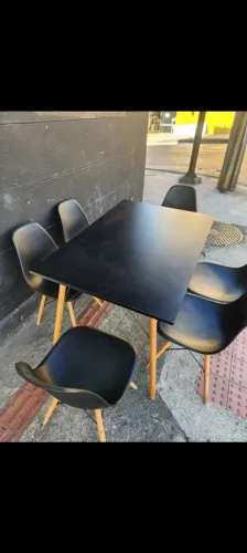 Mesa com cadeiras