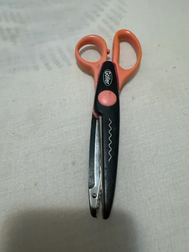 Tesoura rara / antiga corte de babadinho Goller