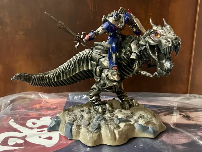 Optimus Prime Riding Grimlock - Transformers: Age of Extinction | Snap Creative