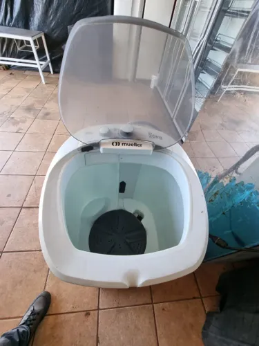 Tanquinho Mueller Big 20 kg com sistema semi automática lava enxagua e drena bem conserva