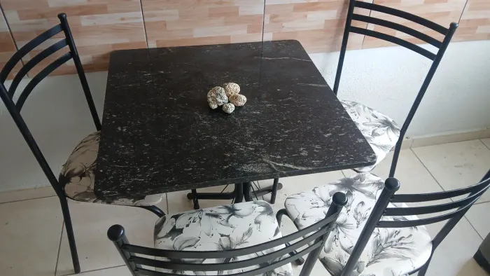 Mesa de 4 cadeiras
