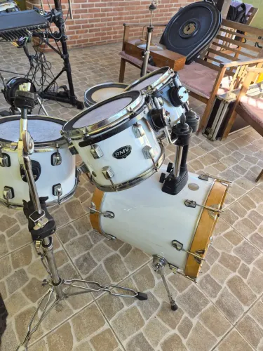 Bateria acústica reduzida 