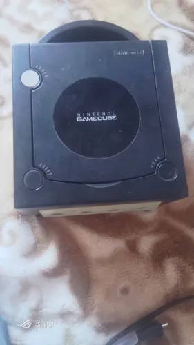Nintendo GameCube preto (Sem Testar/Para Peças ou Restauro) + Jogo Original
