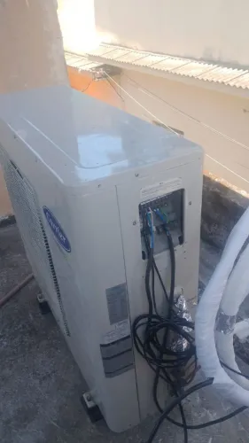 Ar condicionado carrier inverter com duas evaporadoras e toda tubulação tel: *