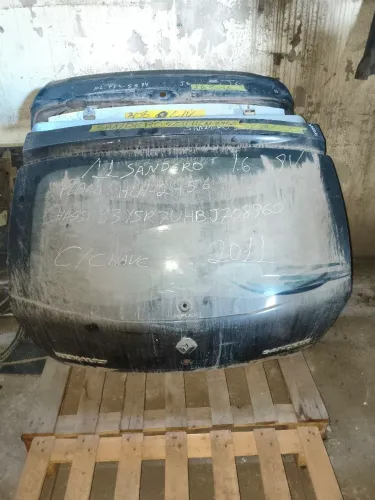 VENDO TAMPA DA MALA SANDERO 2012