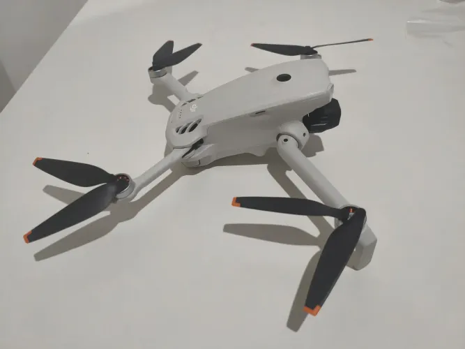 Drone dji Lito 1, novíssimo. Com 2 baterias( normal e plus).