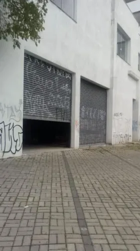 Loja na Rua Elvira Garrelli Wafae, 38  440 m²