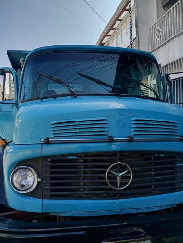 Vendo Caminhão MB 2013 ano 82
