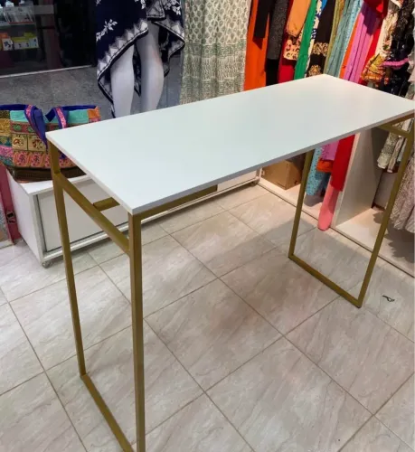 Mesa centro com cabideiro