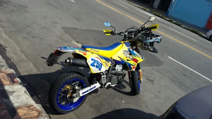 Suzuki Drz400-E Emplacada.