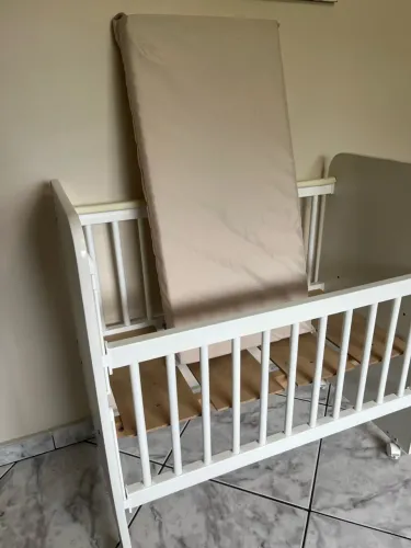 Mini Berço Com Rodinhas e Ajuste de Altura da Grade lateral