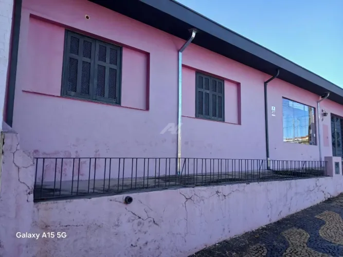 Casa comercial e residencial no Castelo