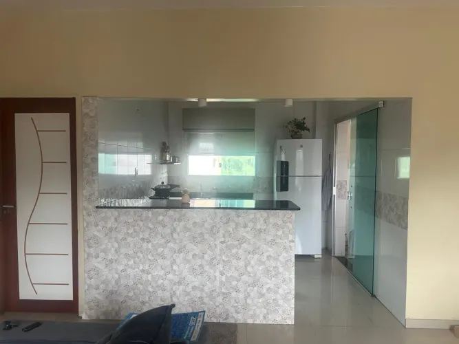 Alugo apartamento grande no parque 10 , $ 2.400 mas calção água e luz
