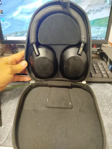 Fone de ouvido bluetooth Sony na caixa usei duas vezes para viajar bateria super durável 