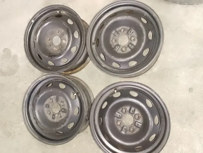 Roda original para Strada usada em bom estado 299,00 cada