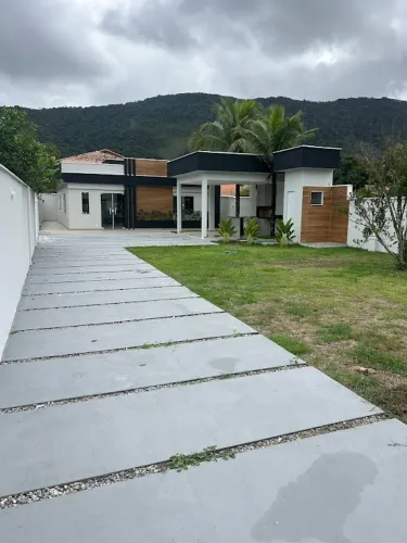 Casa à venda na Rua Vinte e Oito, Barroco (Itaipuaçu), Maricá - RJ