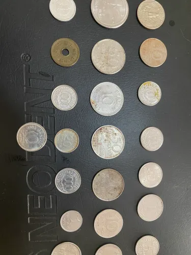 Coleção de notas e moedas antigas