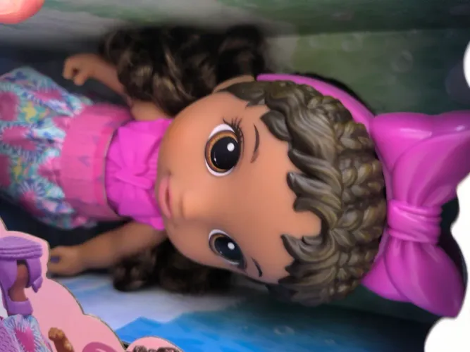 Boneca Baby Alive com 10 acessórios. Nova, na caixa