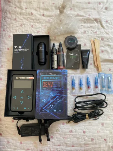 Kit Completo de Tatuagem Profissional - Pen + Fonte Bronc + Acessórios | NOVO, Nunca Usado