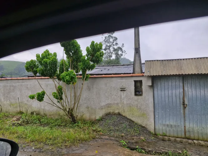 Casa com terreno grande 