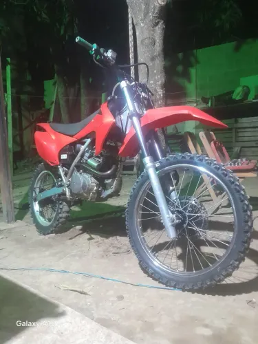 Moto xr trilha 200 cc com roupa crf