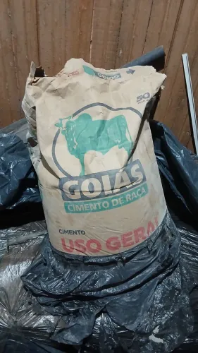 9 sacos de Cimento, marca Goiás
